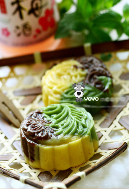Tò mò học làm bánh trung thu ba màu