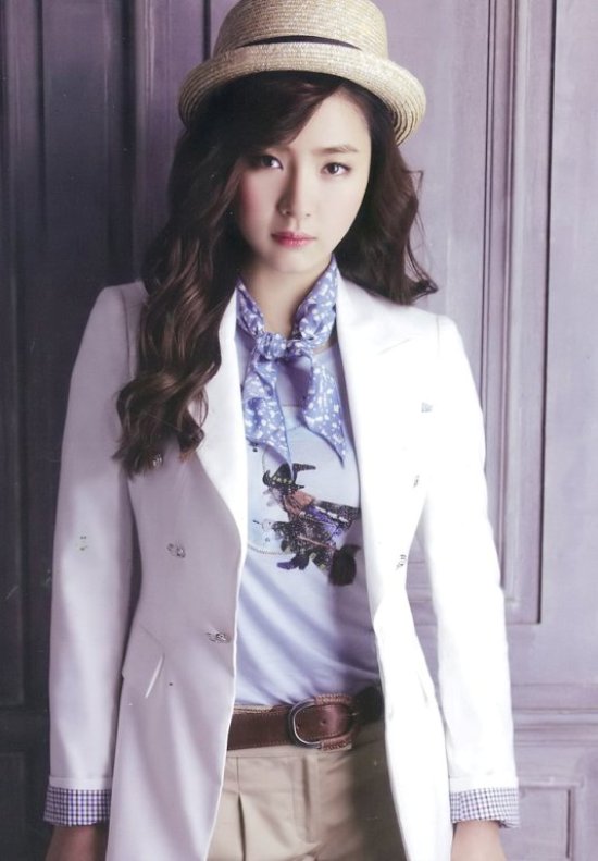 Shin Se Kyung đầy mê hoặc với thời trang SOUP