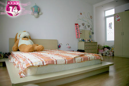 Vào phòng ngủ cùng Đông Nhi